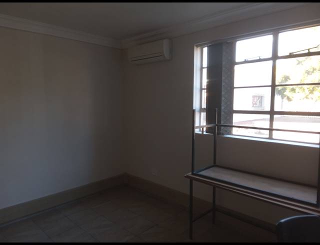 900M² BUILDING TO LET IN APEX